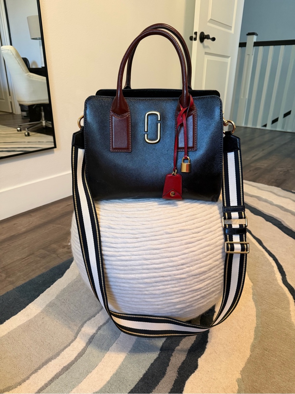 Marc Jacobs Black Leather Satchel with Burgundy Handles and Red Tag - Picture 3 of 5